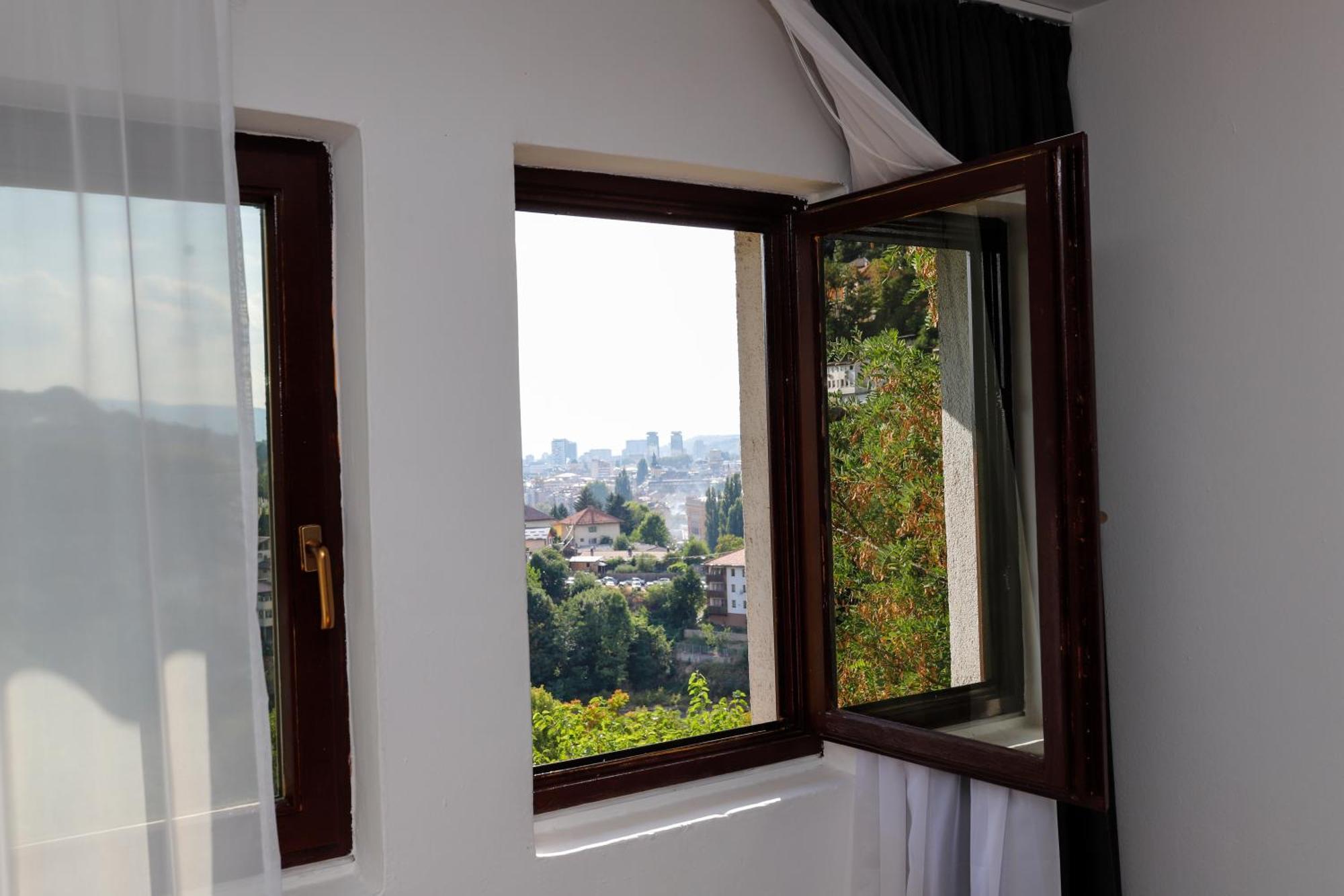 Guest House Like ซาราเยโว ภายนอก รูปภาพ